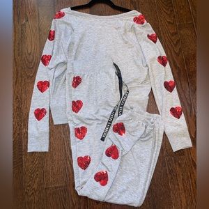 Valentine’s Day heart lounge set